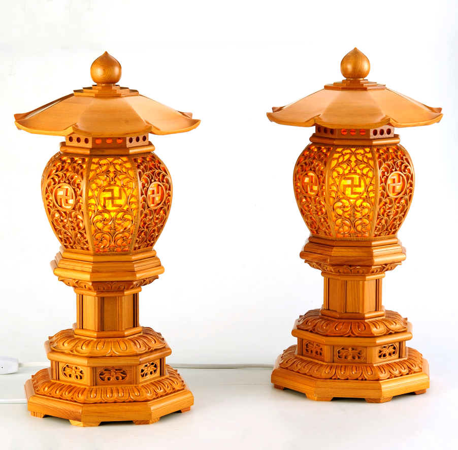 ĐÔI ĐÈN THỜ BẰNG GỖ HƯƠNG